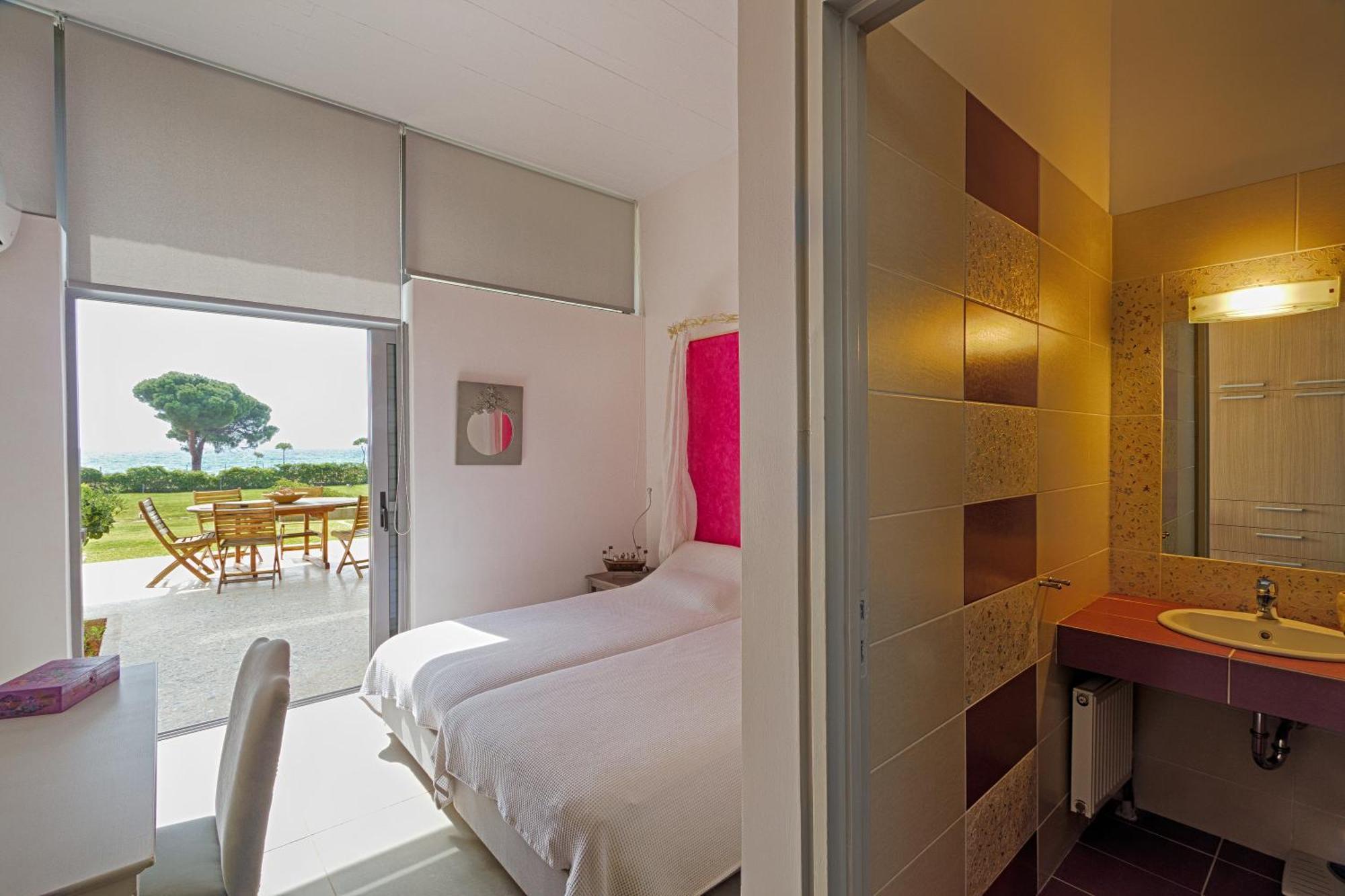 Beachfront Villa Hoopoe Schinias, Marathon Bagian luar foto